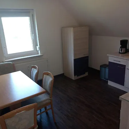 Apartment Ferienwohnung Am Waldrand *